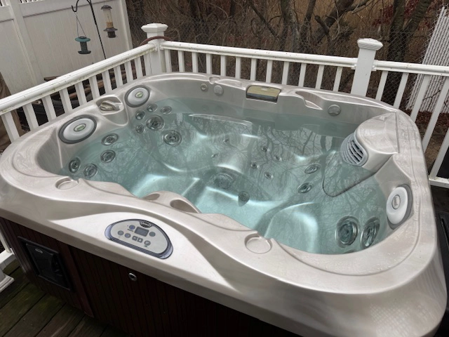 2018 Jacuzzi J315 Preowned SN 100693513-080 Photo 003 Buying a Used Hot Tub: Smart Deal or Risky Mistake?